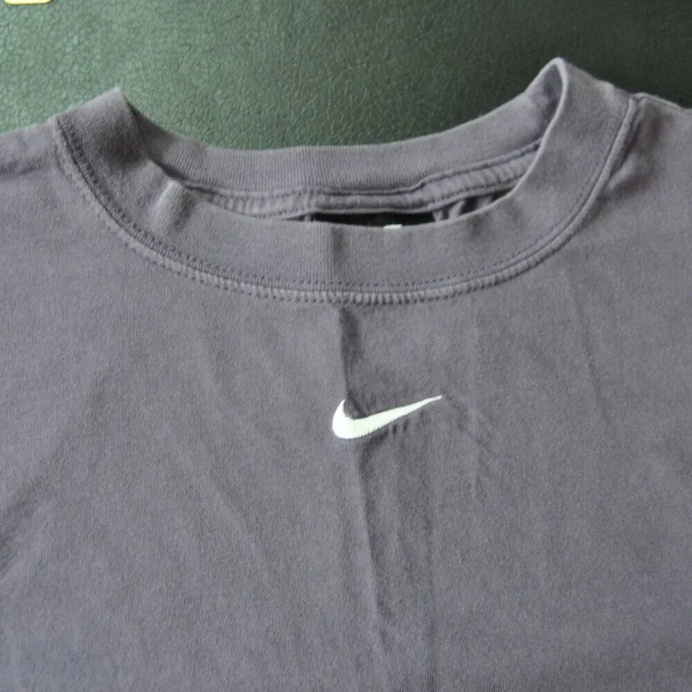 Nike Purple Center Swoosh Logo Short Sleeve Shirt Medium